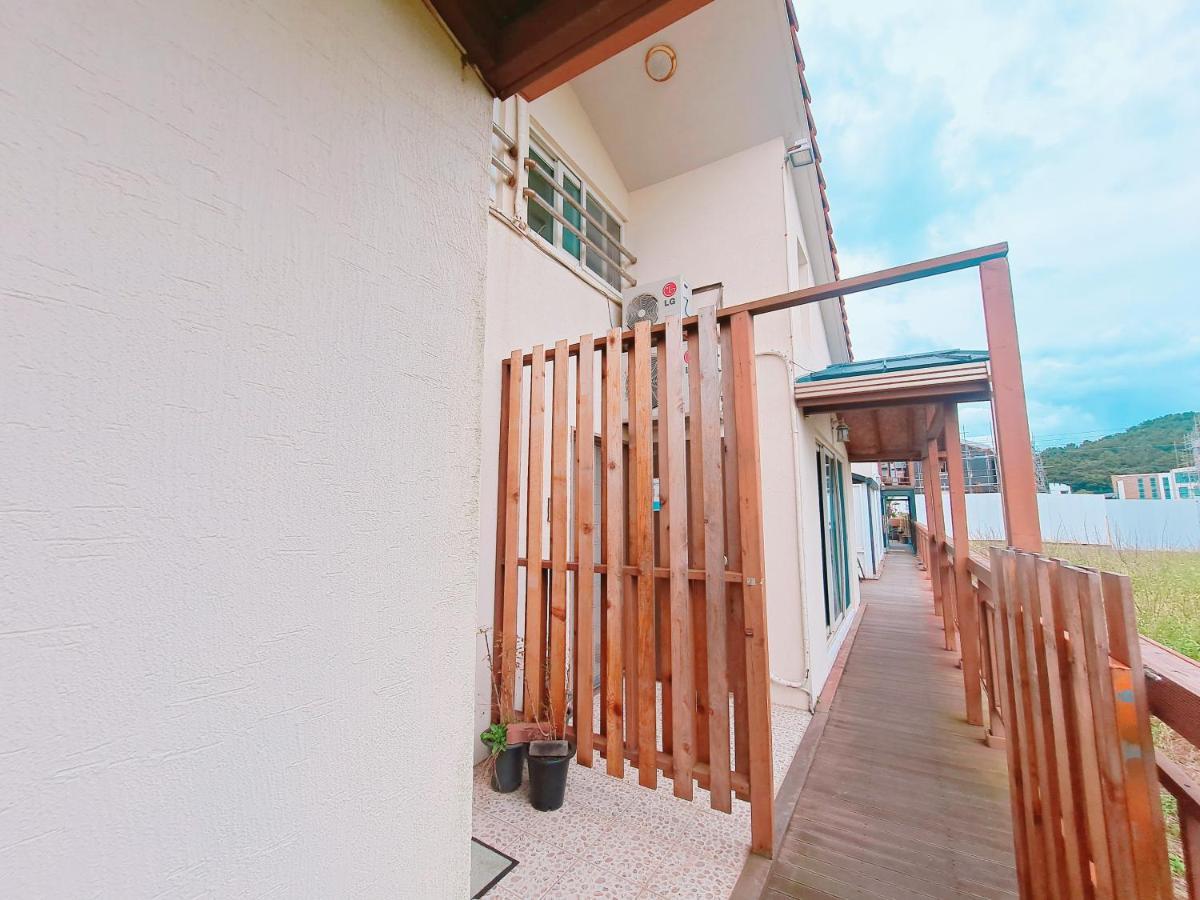済州市 チェジュ ギリメ ペンションヴィラ エクステリア 写真