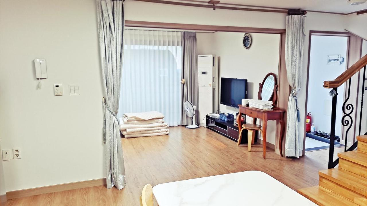 済州市 チェジュ ギリメ ペンションヴィラ エクステリア 写真